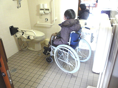写真6身障者トイレ内部
