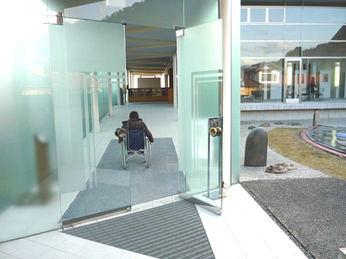 写真2玄関の様子