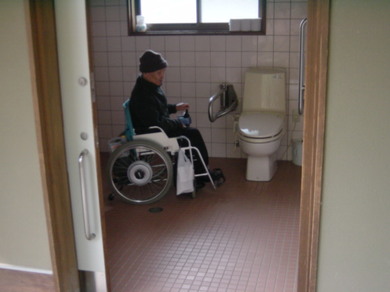 写真7身障者トイレの様子