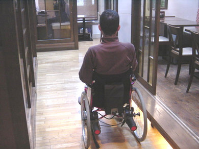 店舗内通路の写真