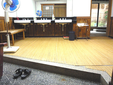 大浴場、脱衣所入口の写真