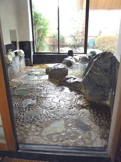 大浴場（岩風呂）内部の写真