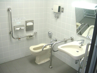 身障者用トイレ内部の写真