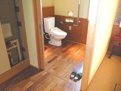バリアフリー対応ルーム（和・洋室）身障者用トイレの写真