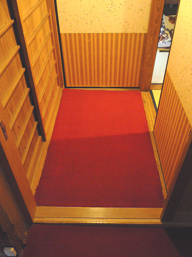 2階客室（ゆうしお／和室）入口の写真