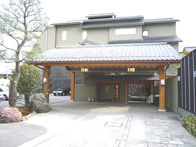 外観（正面入口）の写真