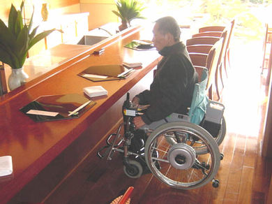 カウンターの高さの写真