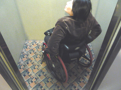 エレバータ内部の写真