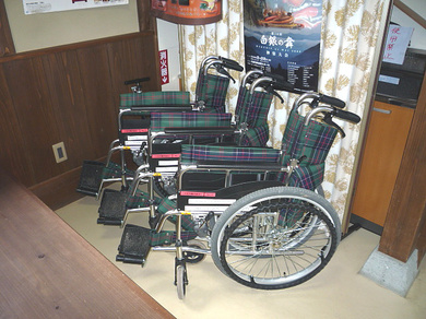銀山公園にある、貸し出し用車いすの写真