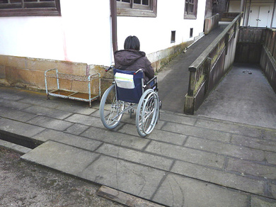 「町並み交流センター」身障者トイレ入口の写真