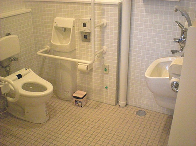 身障者トイレ内部の写真