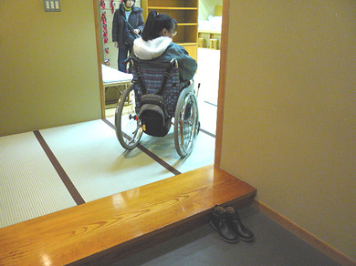 1階大浴場入口付近の段差の写真