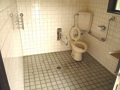 鷺舞広場にある身障者トイレの写真