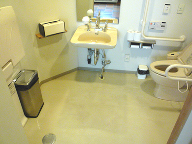 津和野温泉なごみの里内にある身障者トイレの写真