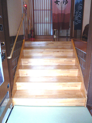 ３階大浴場入口にある、階段の写真